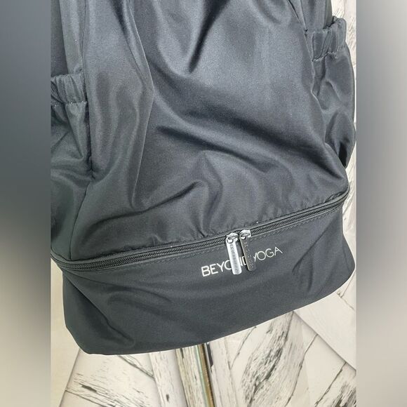Beyond Yoga Convertible Gym Bag in Black - Picture 7 of 11